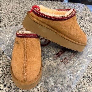 NEW UGG Chestnut Suede Slippers with Burgundy Trim